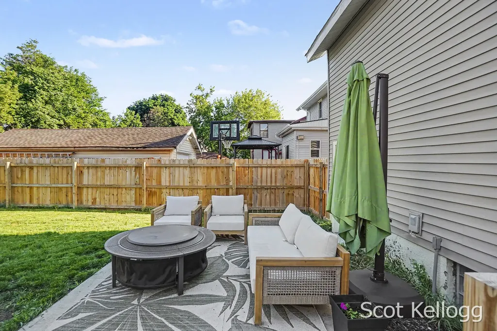 1821 Collins Avenue SE Grand Rapids City MI 49507