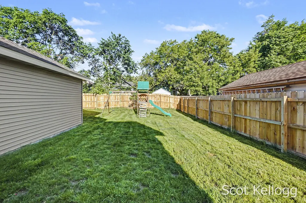 1821 Collins Avenue SE Grand Rapids City MI 49507