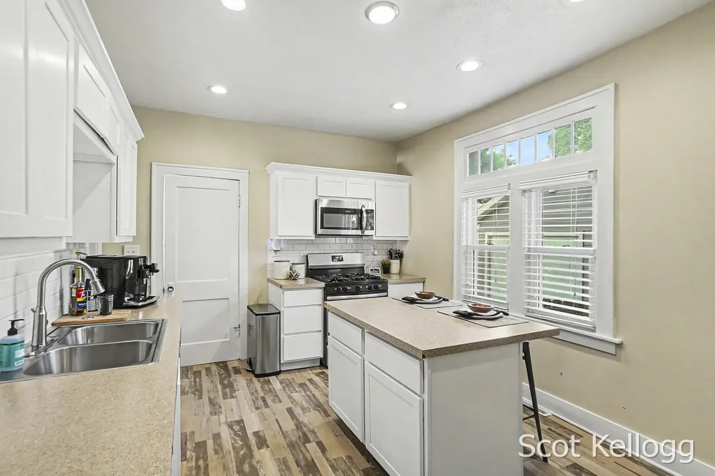 1821 Collins Avenue SE Grand Rapids City MI 49507