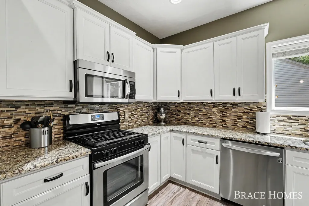 2902 Woodridge Circle NE Grand Rapids Charter Township MI 49525