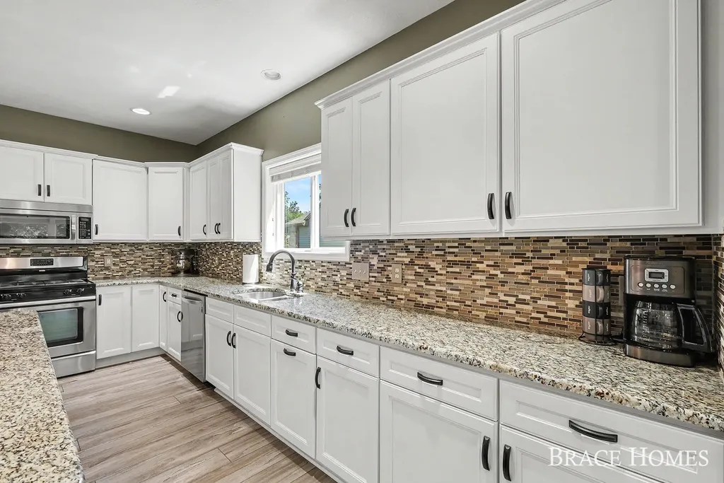 2902 Woodridge Circle NE Grand Rapids Charter Township MI 49525
