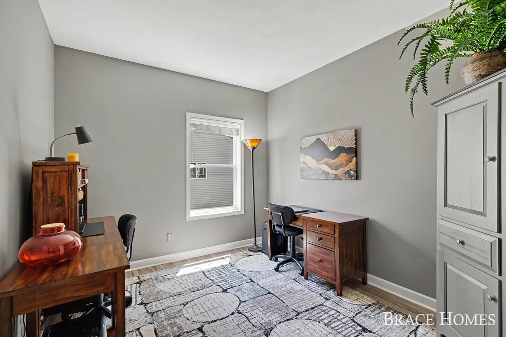 2902 Woodridge Circle NE Grand Rapids Charter Township MI 49525