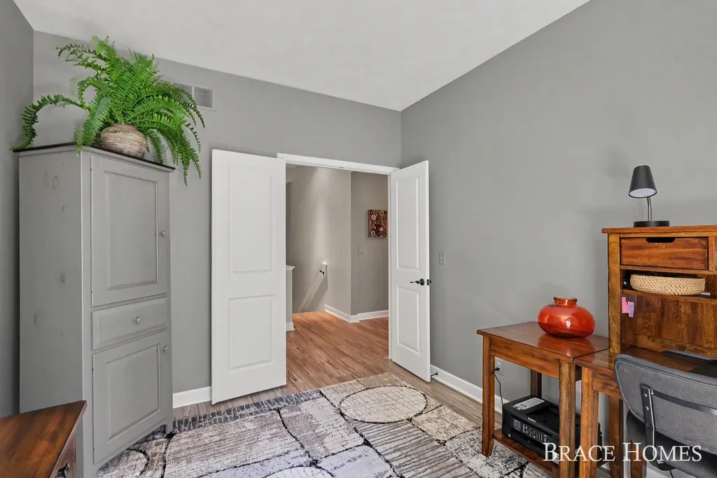 2902 Woodridge Circle NE Grand Rapids Charter Township MI 49525