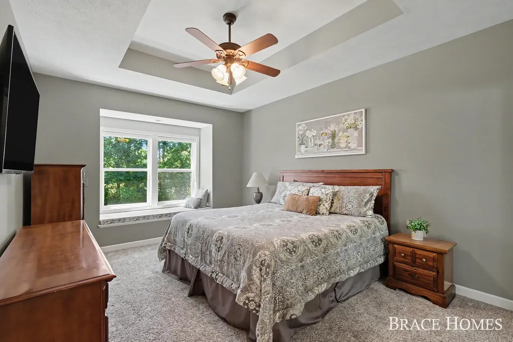 2902 Woodridge Circle NE Grand Rapids Charter Township MI 49525