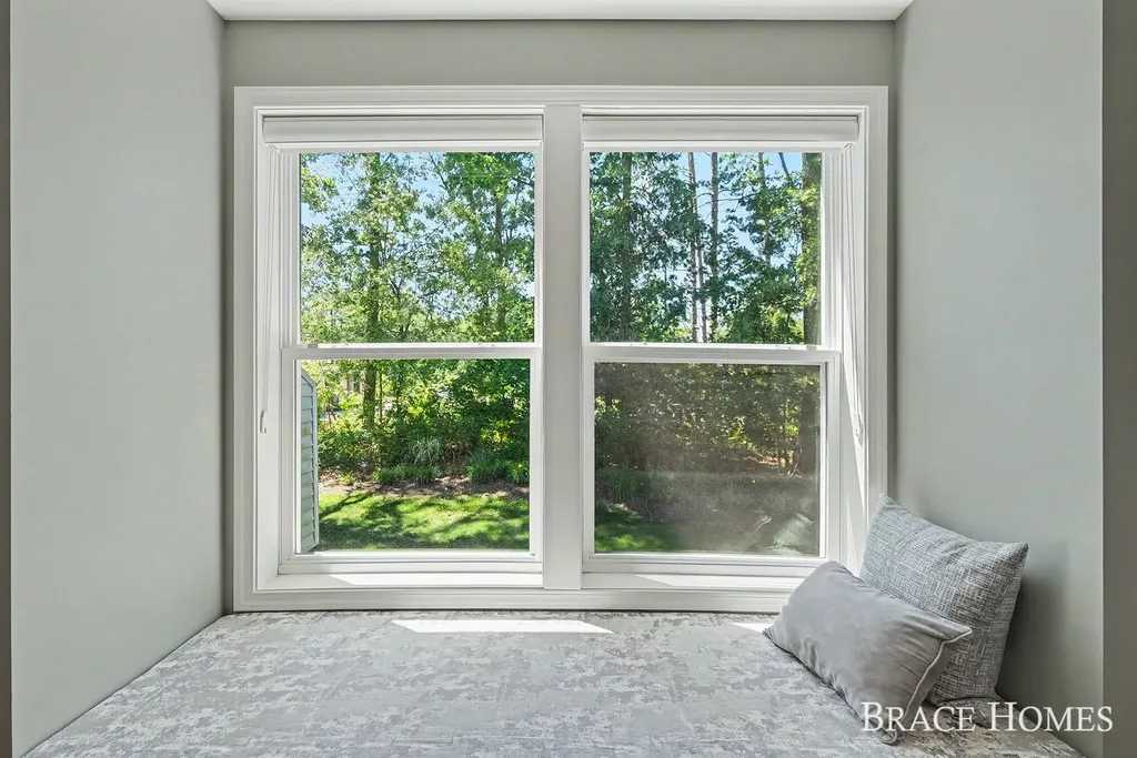 2902 Woodridge Circle NE Grand Rapids Charter Township MI 49525