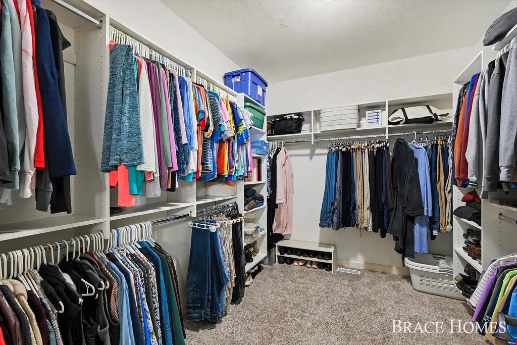 2902 Woodridge Circle NE Grand Rapids Charter Township MI 49525