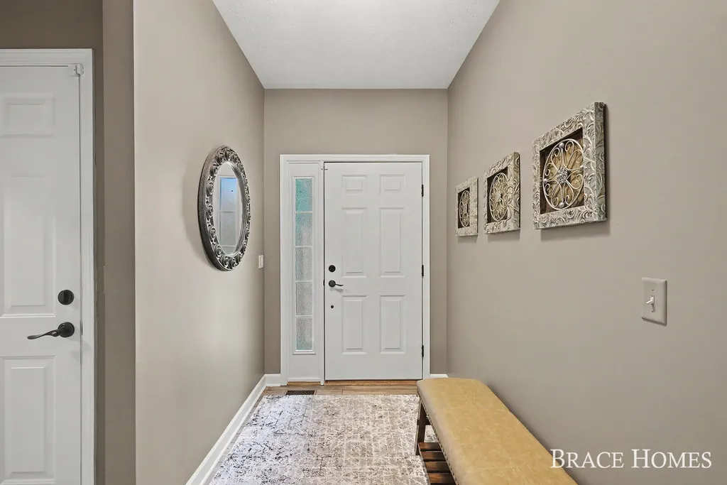 2902 Woodridge Circle NE Grand Rapids Charter Township MI 49525