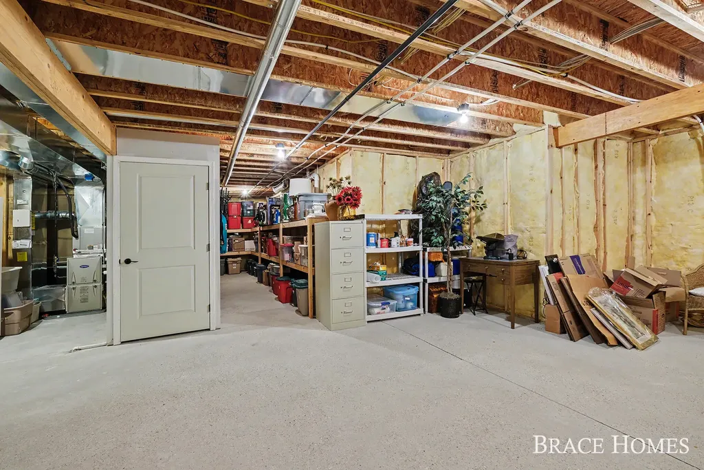 2902 Woodridge Circle NE Grand Rapids Charter Township MI 49525