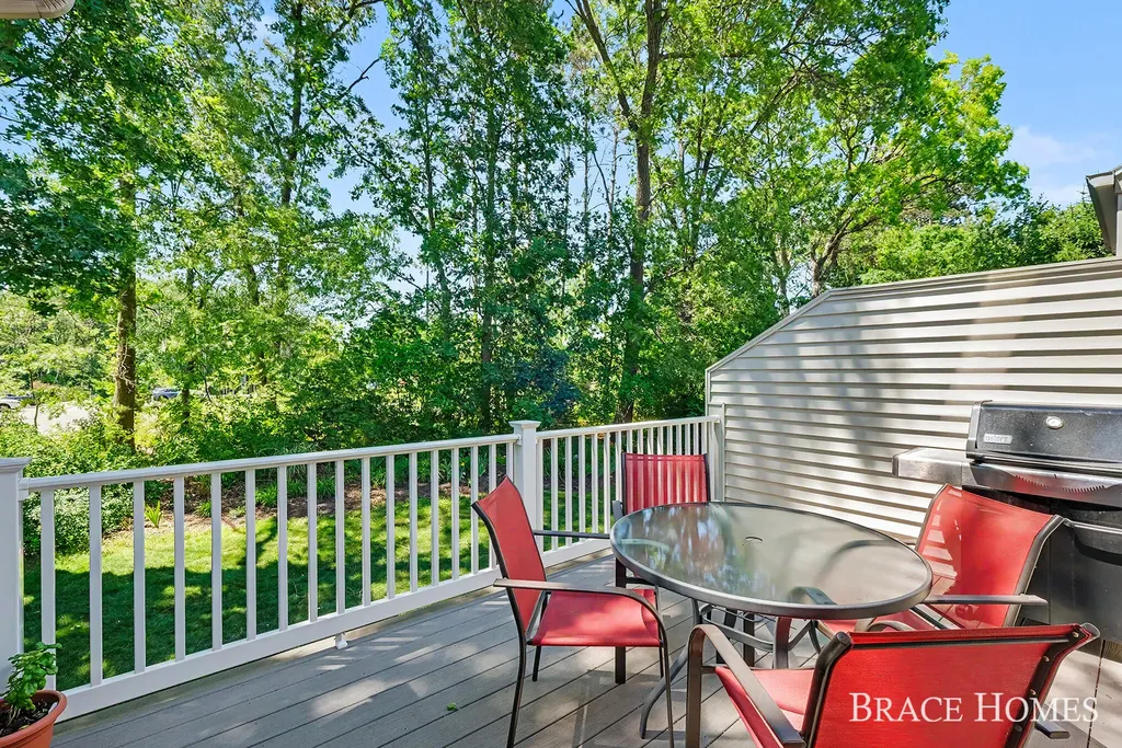 2902 Woodridge Circle NE Grand Rapids Charter Township MI 49525