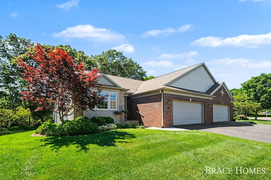 2902 Woodridge Circle NE Grand Rapids Charter Township MI 49525