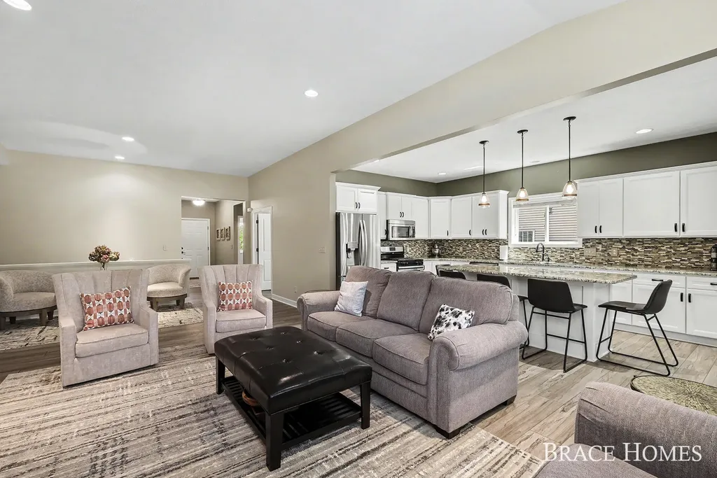 2902 Woodridge Circle NE Grand Rapids Charter Township MI 49525