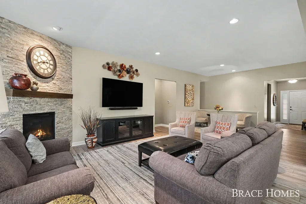 2902 Woodridge Circle NE Grand Rapids Charter Township MI 49525