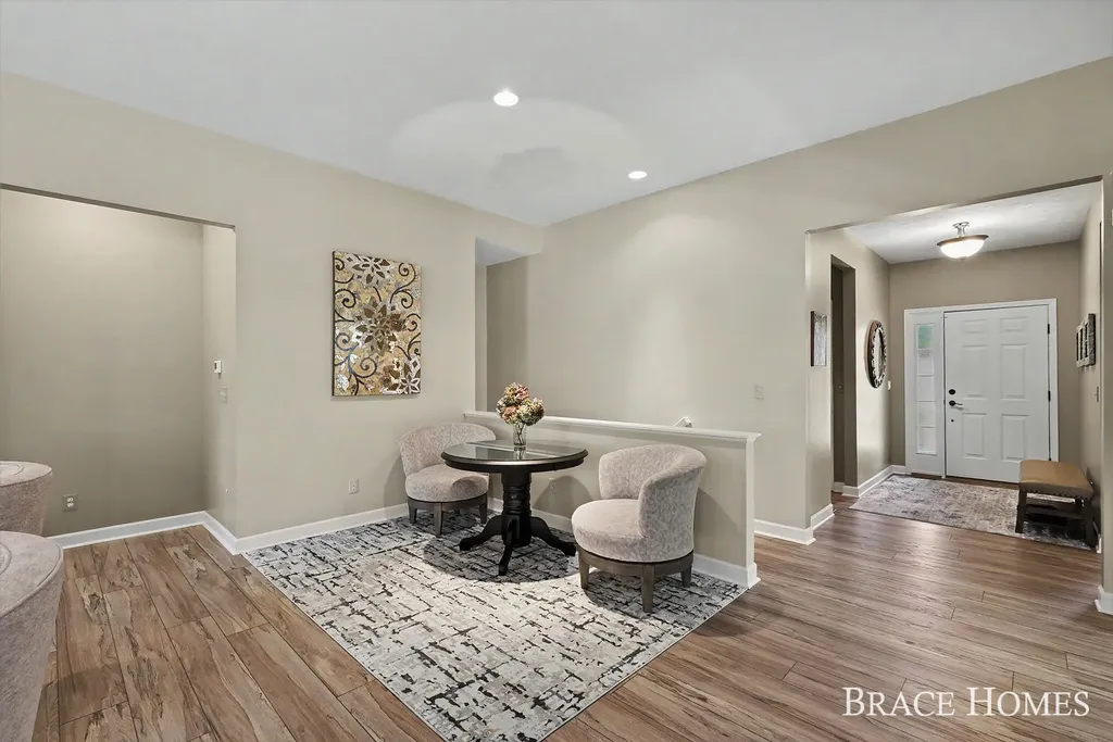 2902 Woodridge Circle NE Grand Rapids Charter Township MI 49525