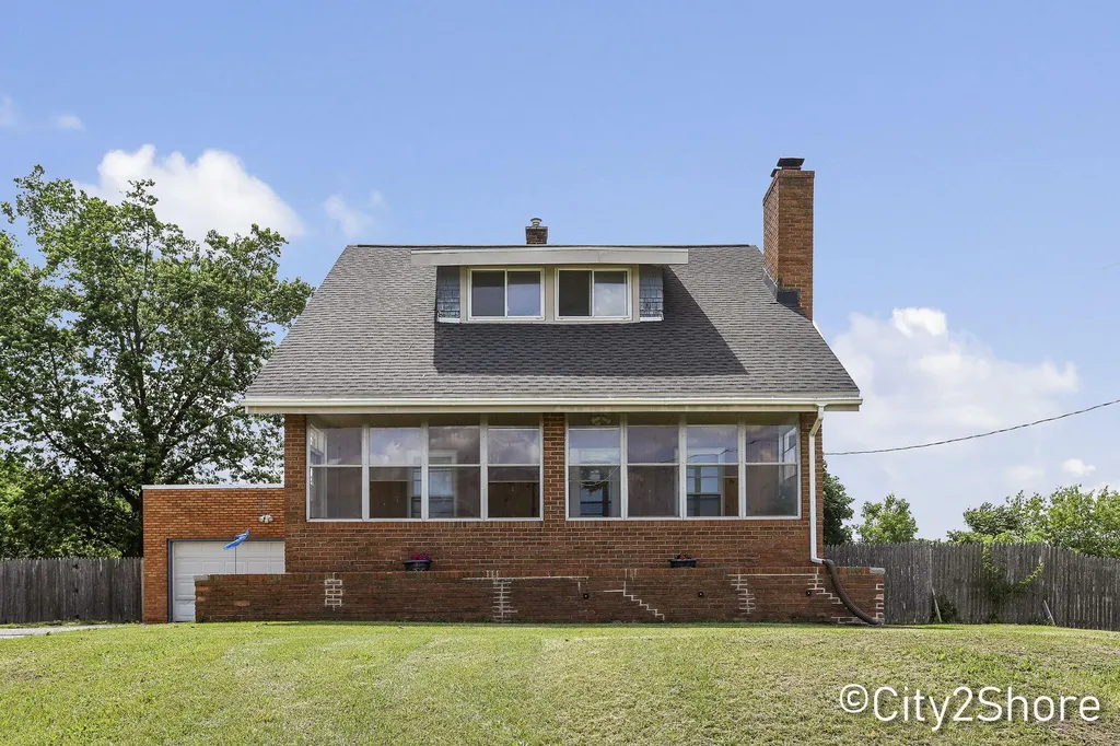 2235 Roys Avenue SW Wyoming City MI 49519