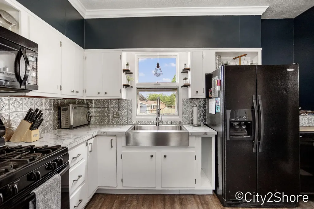2235 Roys Avenue SW Wyoming City MI 49519