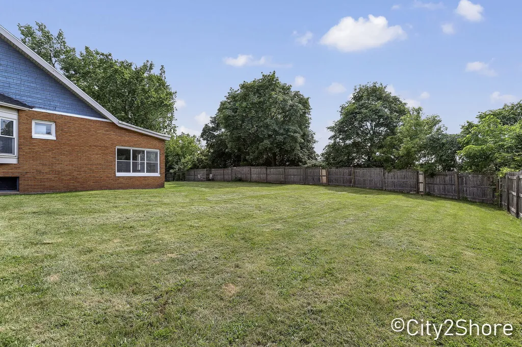 2235 Roys Avenue SW Wyoming City MI 49519