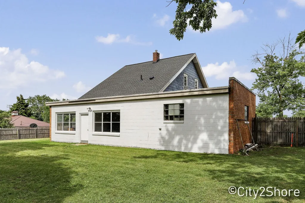 2235 Roys Avenue SW Wyoming City MI 49519