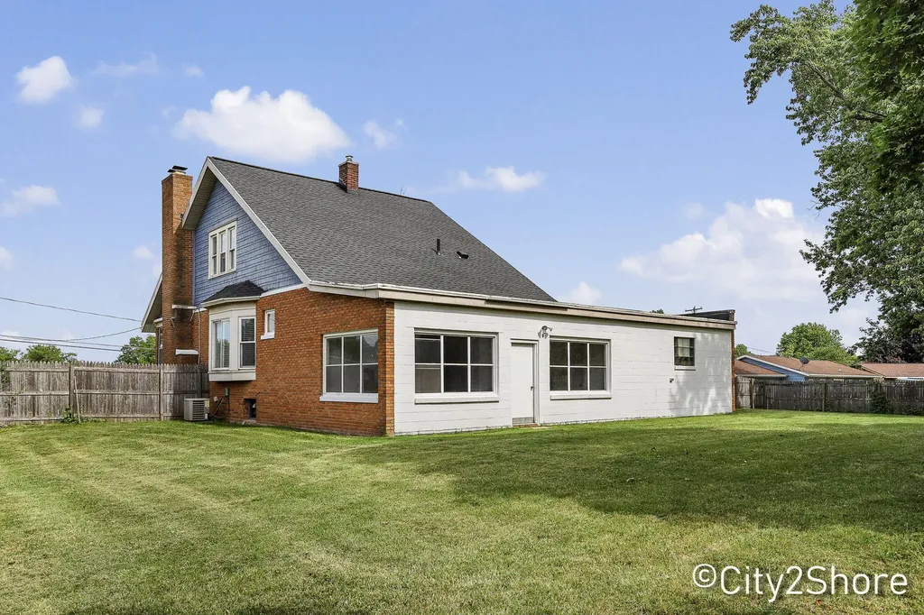 2235 Roys Avenue SW Wyoming City MI 49519