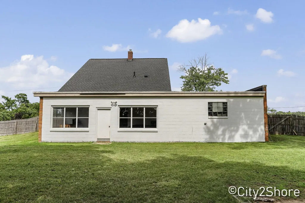 2235 Roys Avenue SW Wyoming City MI 49519
