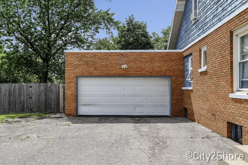 2235 Roys Avenue SW Wyoming City MI 49519