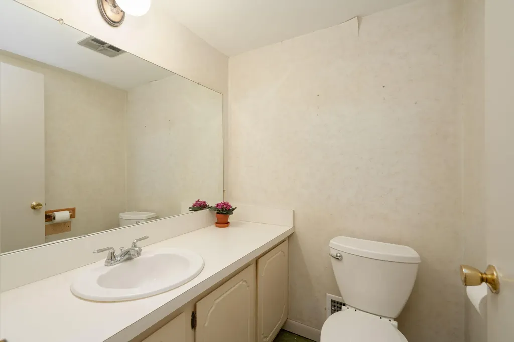 669 Oakbrook W Rochester Hills City MI 48307