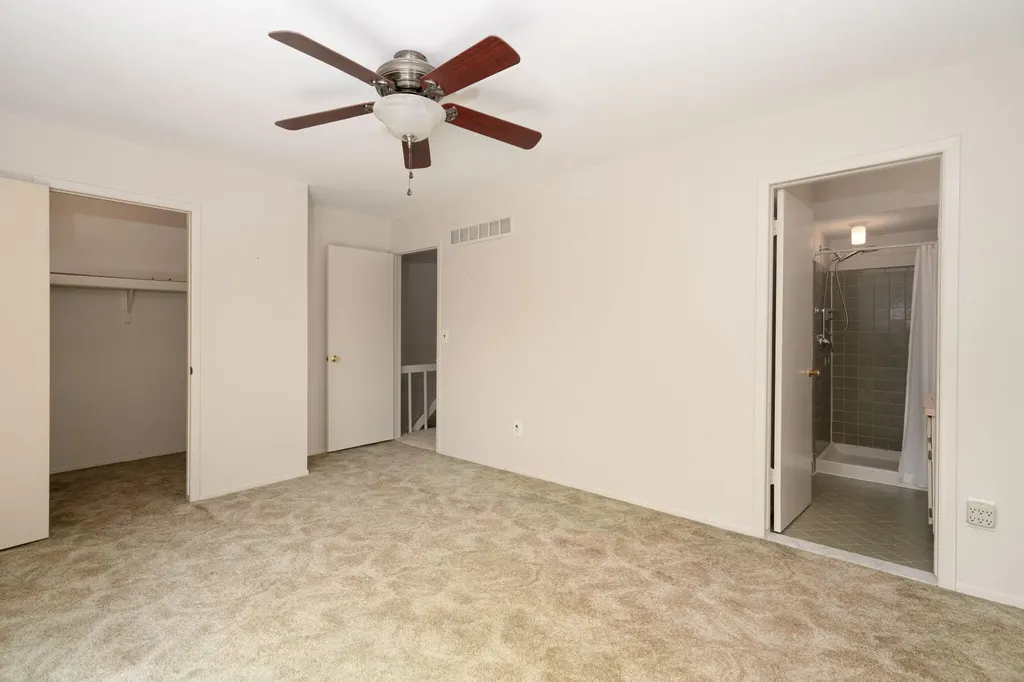 669 Oakbrook W Rochester Hills City MI 48307