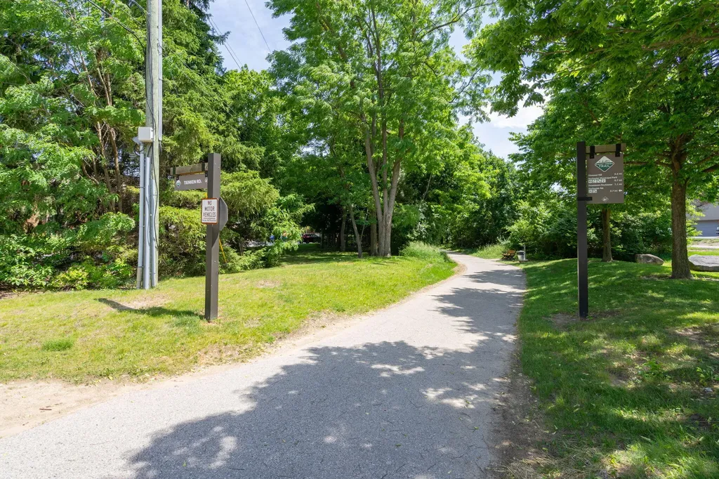 669 Oakbrook W Rochester Hills City MI 48307