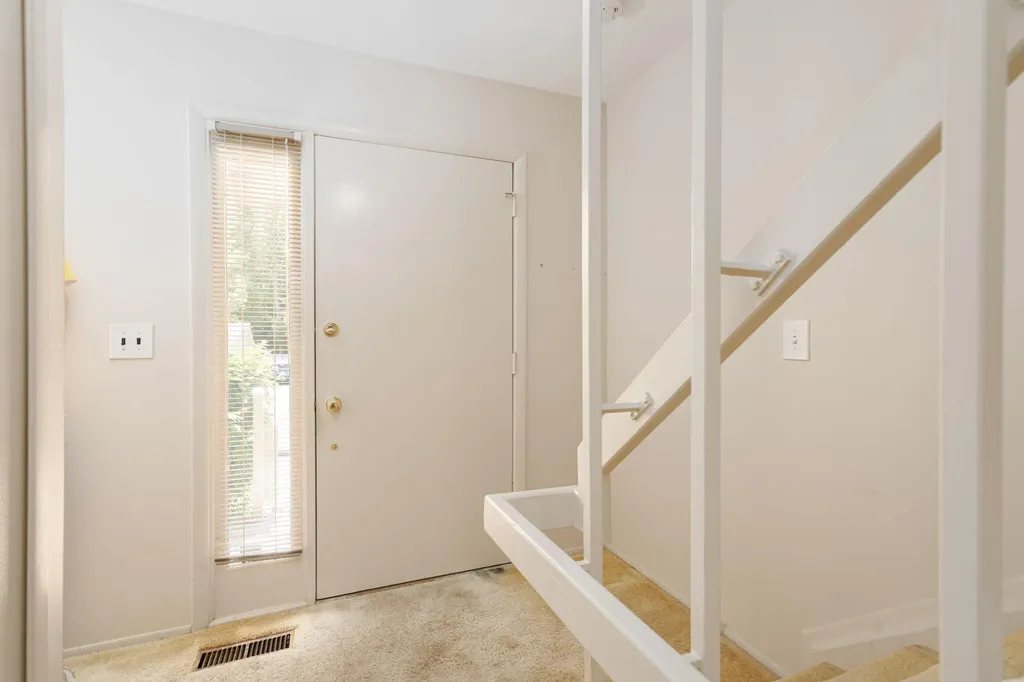 669 Oakbrook W Rochester Hills City MI 48307