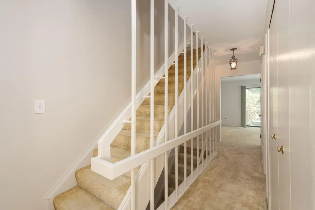 669 Oakbrook W Rochester Hills City MI 48307