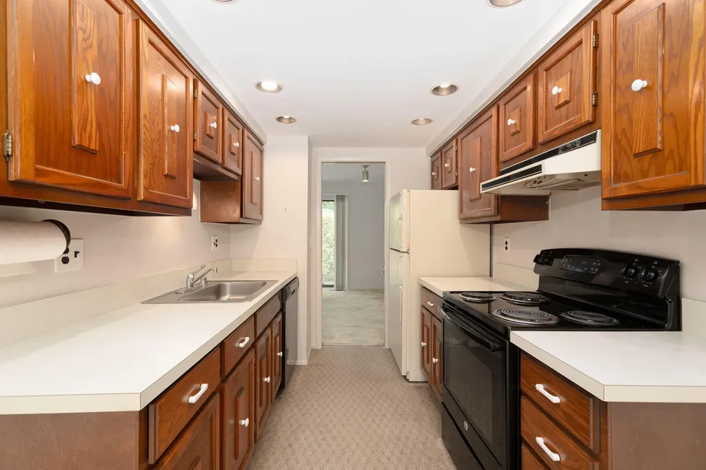 669 Oakbrook W Rochester Hills City MI 48307