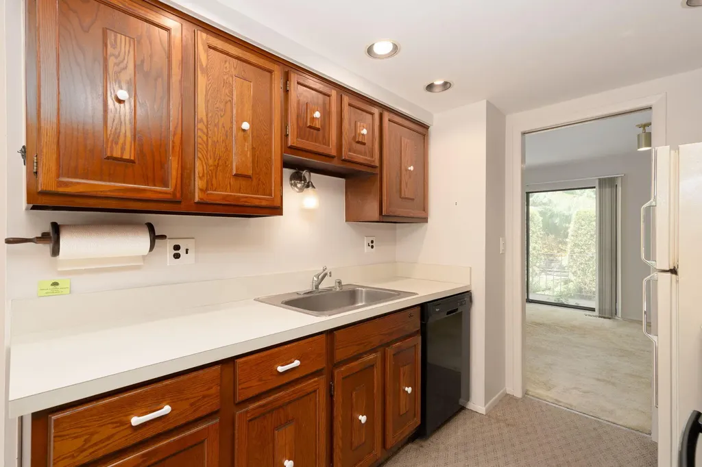 669 Oakbrook W Rochester Hills City MI 48307