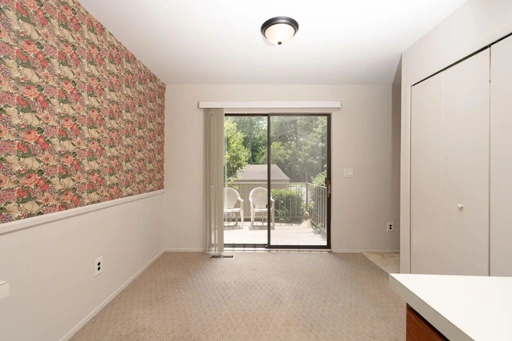 669 Oakbrook W Rochester Hills City MI 48307
