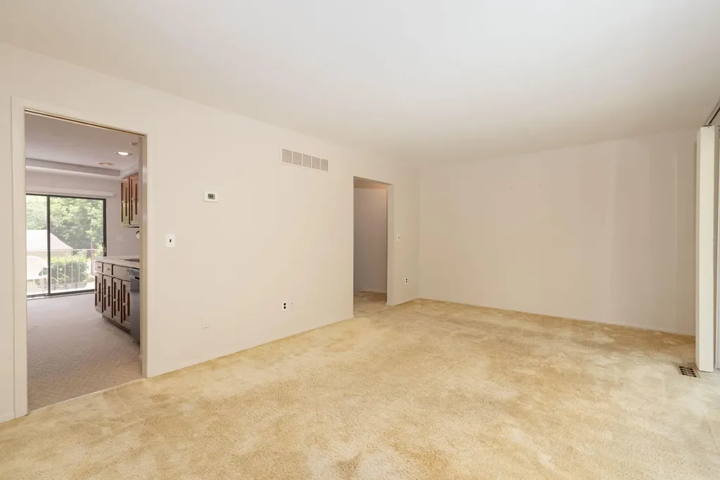 669 Oakbrook W Rochester Hills City MI 48307