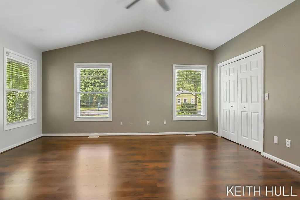 1328 Maplerow Avenue NW Walker City MI 49534