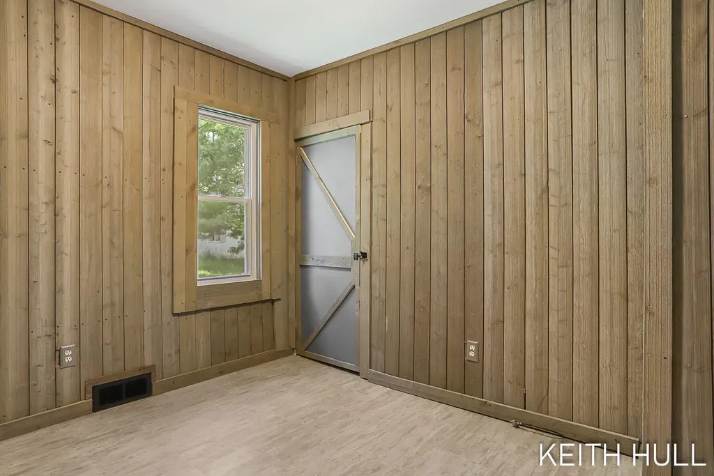 1328 Maplerow Avenue NW Walker City MI 49534