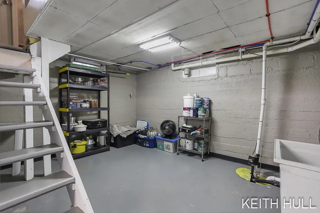 1328 Maplerow Avenue NW Walker City MI 49534