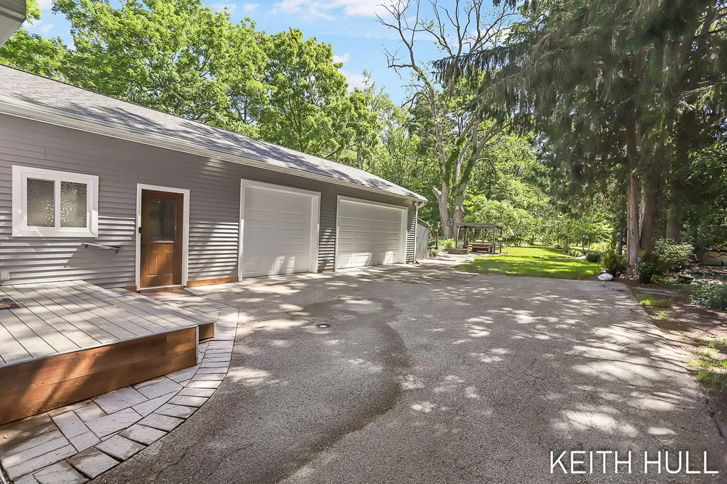 1328 Maplerow Avenue NW Walker City MI 49534