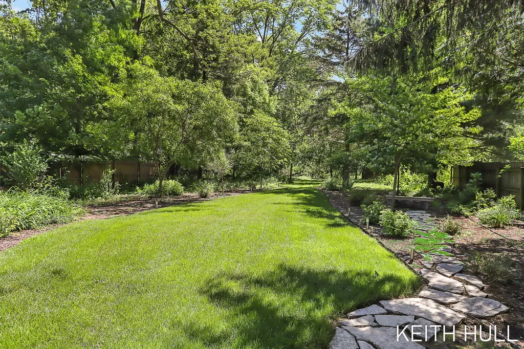 1328 Maplerow Avenue NW Walker City MI 49534