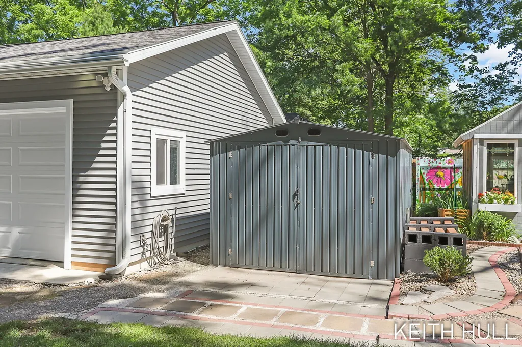 1328 Maplerow Avenue NW Walker City MI 49534