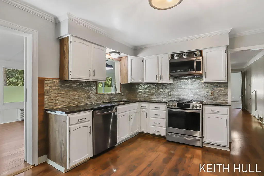 1328 Maplerow Avenue NW Walker City MI 49534