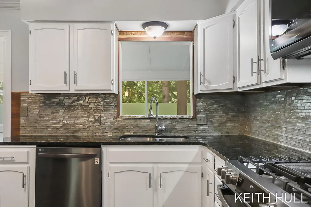 1328 Maplerow Avenue NW Walker City MI 49534