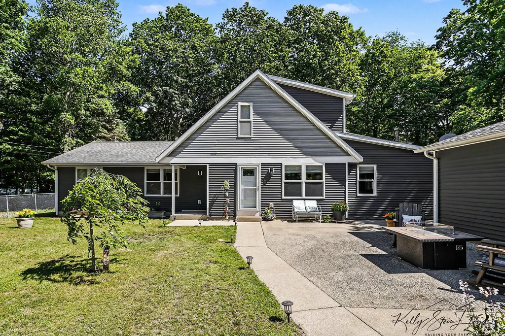 17566 Blue Star Memorial Highway South Haven Charter Township MI 49090