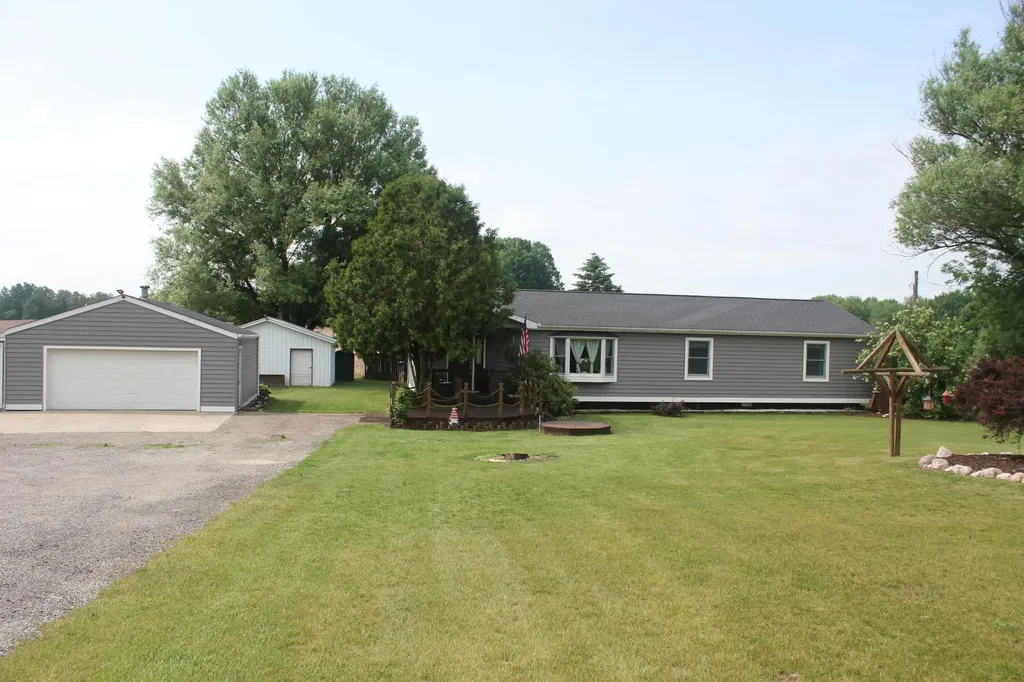 8219 E Harrison Road Leavitt Township MI 49459