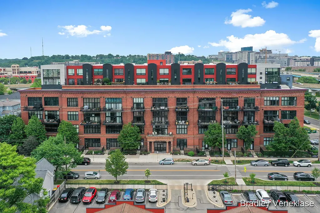 600 Broadway Avenue NW Grand Rapids City MI 49504
