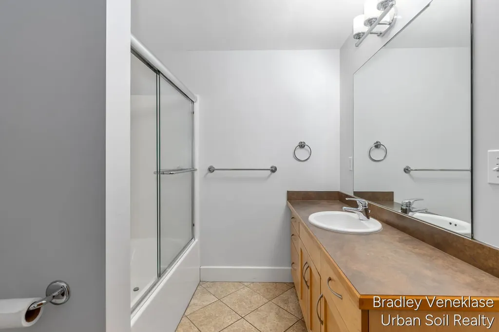 600 Broadway Avenue NW Grand Rapids City MI 49504