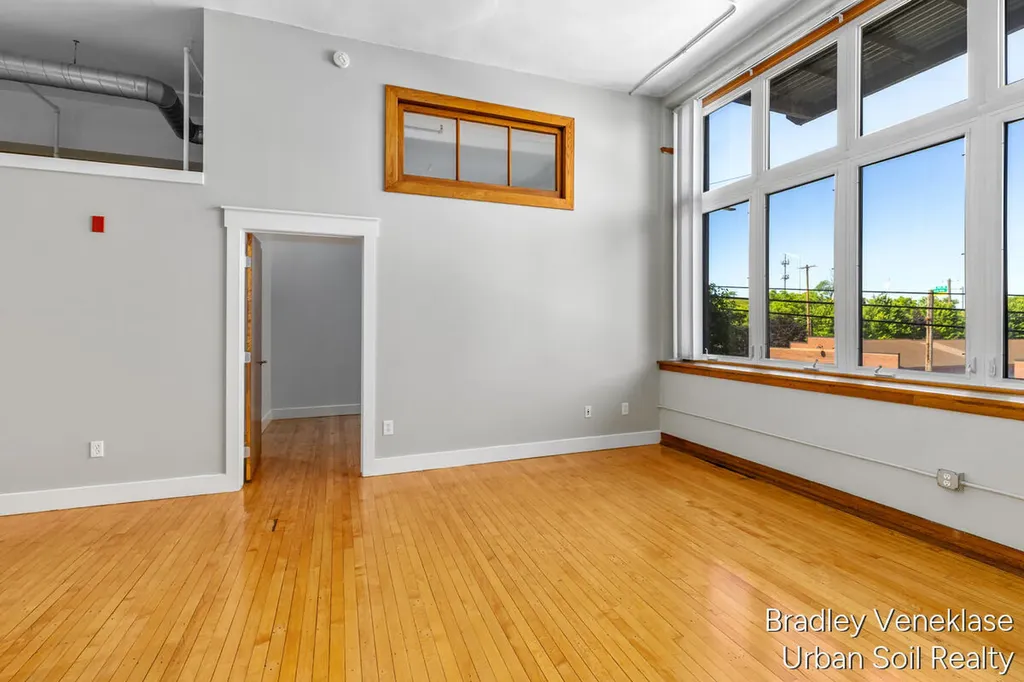 600 Broadway Avenue NW Grand Rapids City MI 49504