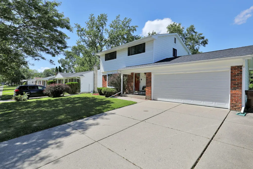 4142 Rivershell Lane Eaton Rapids Township MI 48911