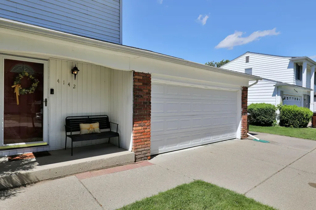 4142 Rivershell Lane Eaton Rapids Township MI 48911