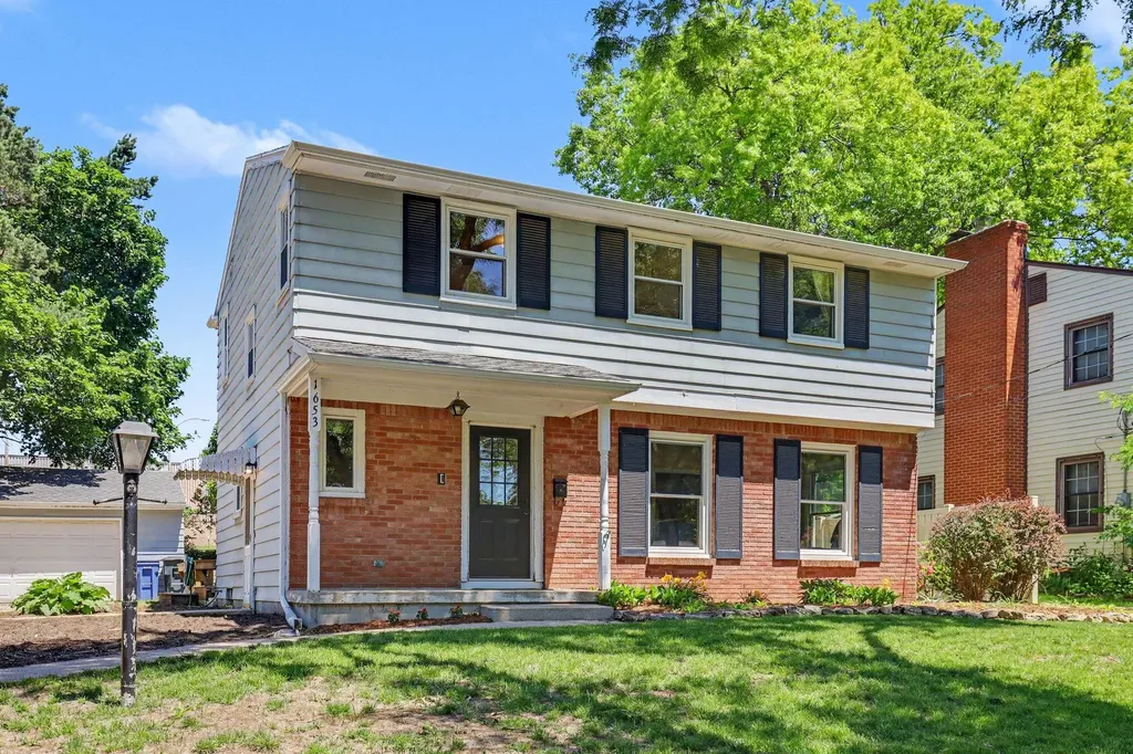 1653 Ridgeview Street SE Grand Rapids City MI 49506