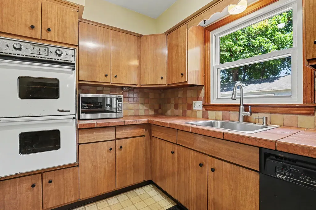 1653 Ridgeview Street SE Grand Rapids City MI 49506